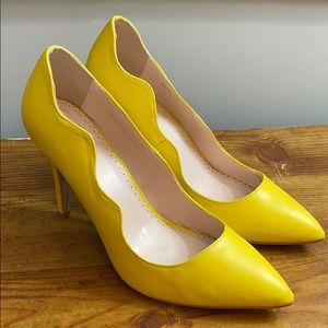 Classy yellow pump